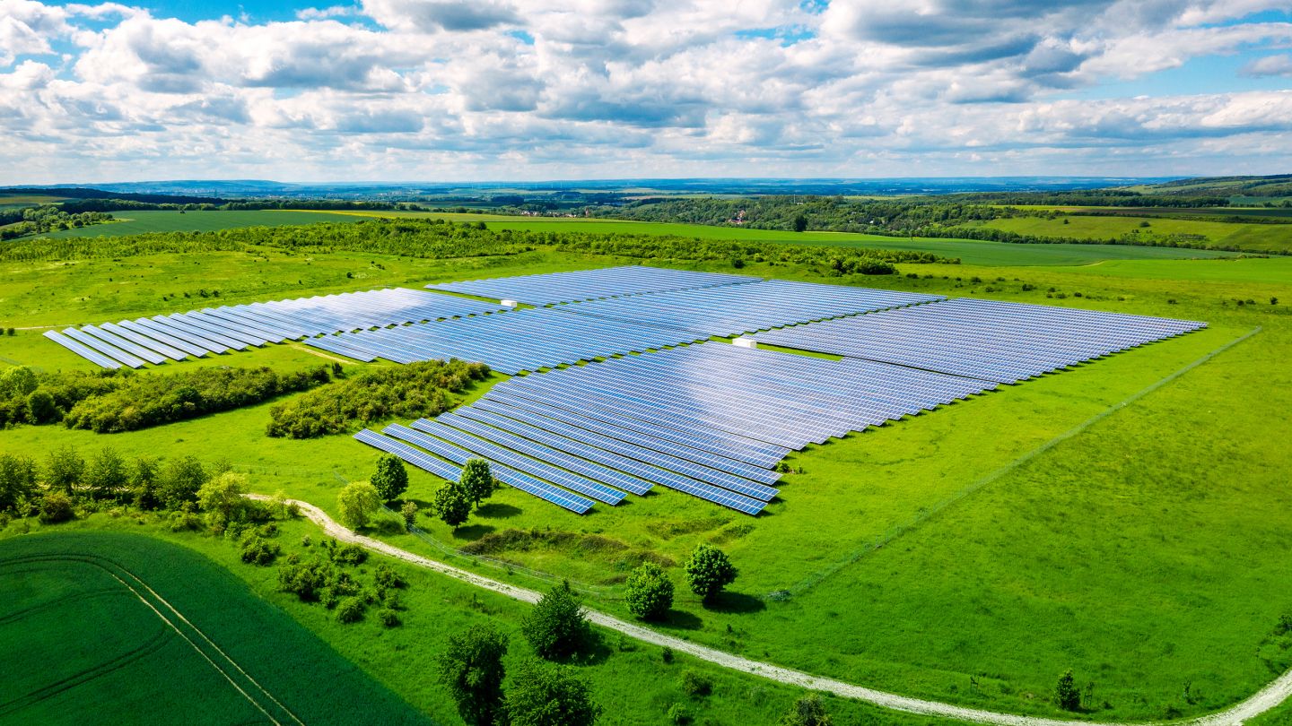 Photovoltaikanlage Luftaufnahme Landschaft
